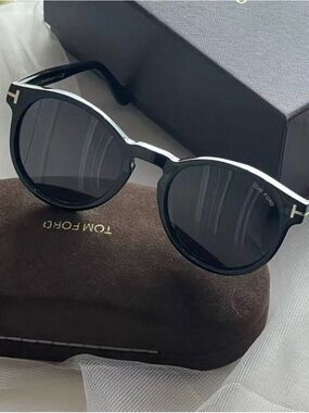 NWOT Tom Ford Black Round Unisex Sunglasses with Silver Accents